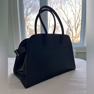 BN 1:1 The Row Black Margaux 15